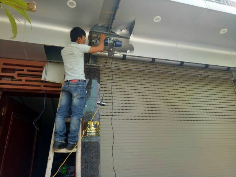 SỬA CỬA CUỐN QUẬN 1 1 Thợ sửa cửa cuốn quận 1. Sửa motor cửa cuốn hotline 0909866126